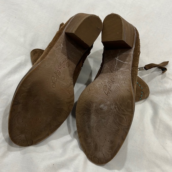 Naughty Monkey Aztec leather stitching/weaving size 8.5. - Picture 7 of 8